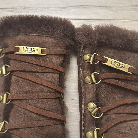 Ugg gloves. Authentic. Size Small. - Picture 7 of 7